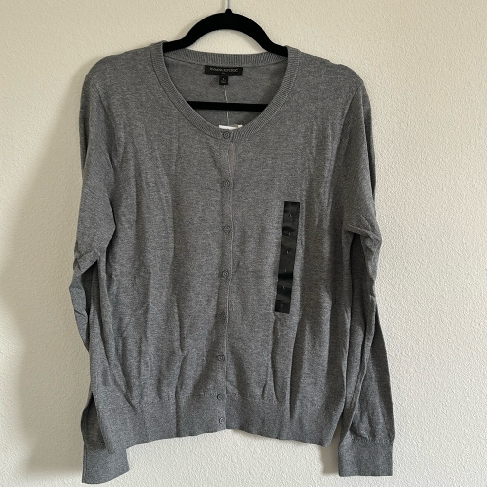 Grey cardigan. Banana republic. Size L